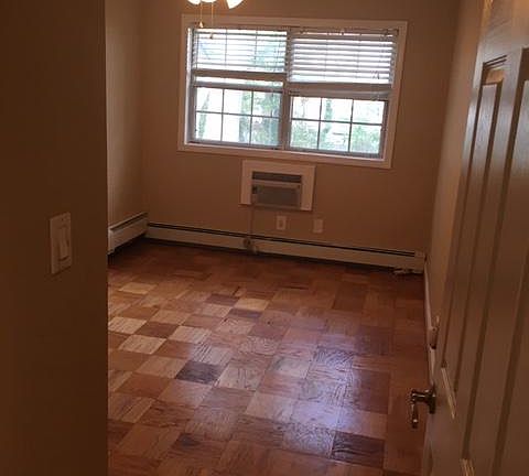 4th image of 1203 Towne House Vlg