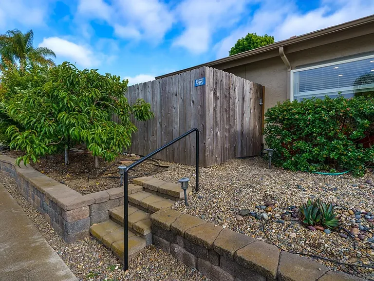 141 Turner Ave — Photo 33