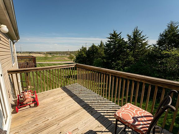 3rd image of 1109 Newfoundland Dr