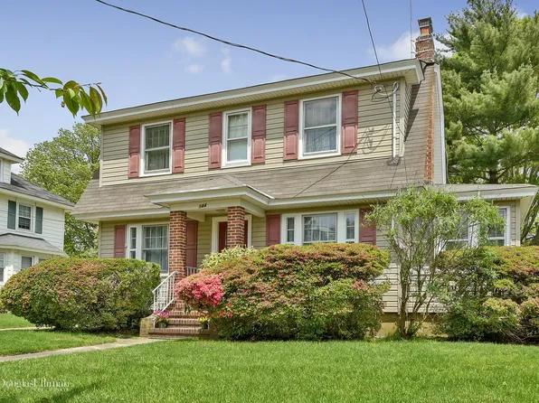 144 Wellington Rd, Mineola, NY 11501