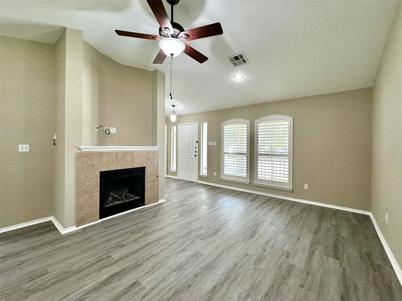 3 bed, 2.0 bath, 1785 sqft, $2,495 — Photo 4