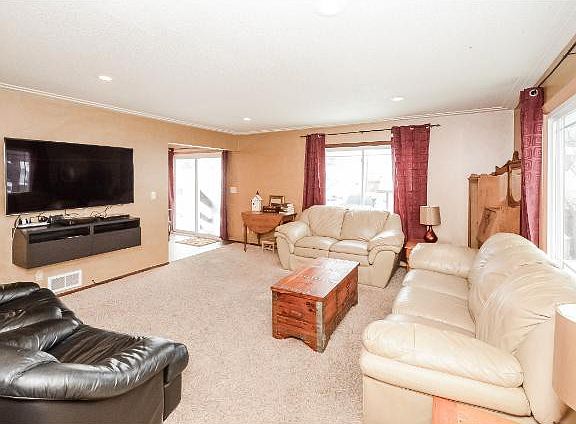 2nd image of 325 5th Ave S