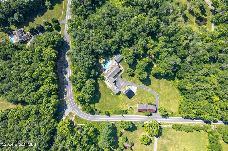 5th image of 160 Allen Road