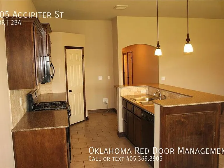 905 Accipiter St — Photo 3