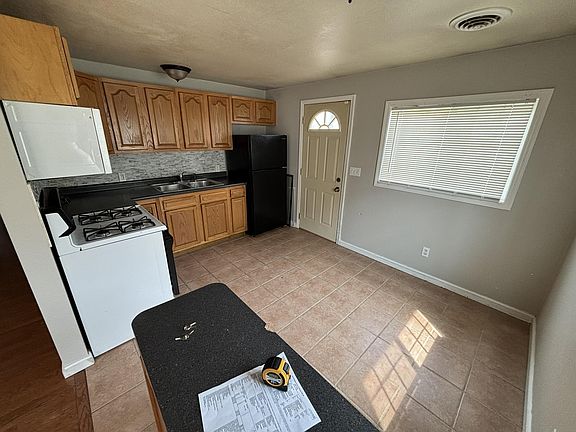 3rd image of 210 Pleasant Ave