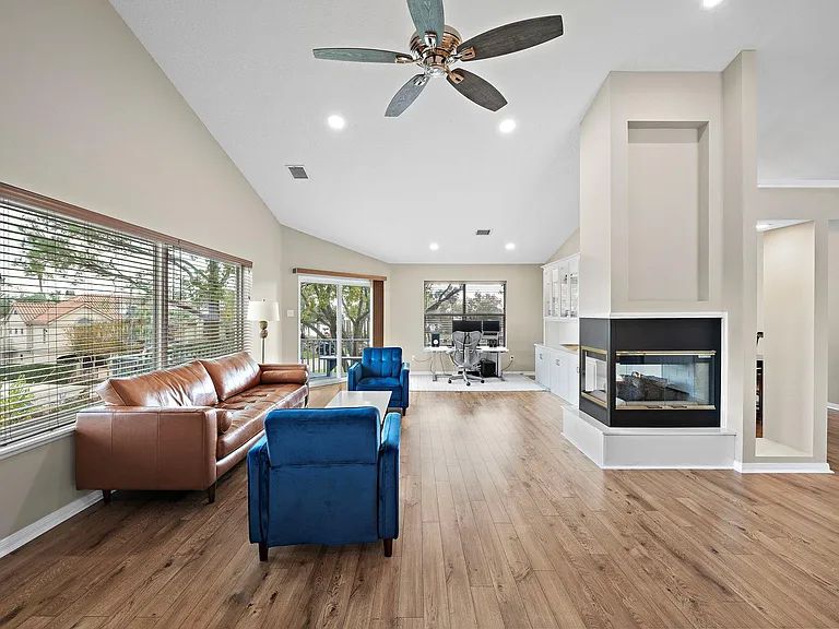 2523 Baycrest Dr — Photo 5