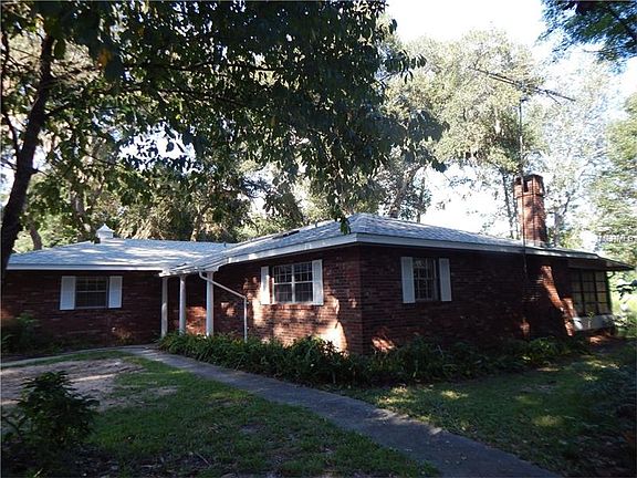 3rd image of 43628 Sunset Dr