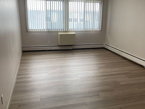 3rd image of 1680 Shawano Ave #4