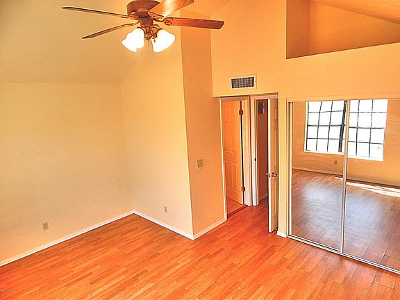 4th image of 921 W University Dr Unit 1042