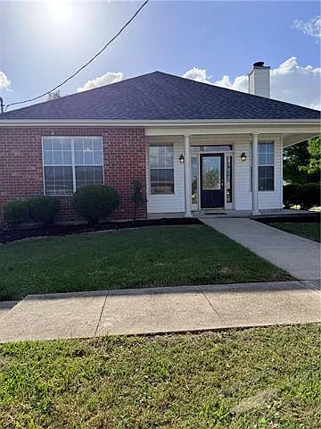 4 bed, 2.0 bath, 1800 sqft, $2,300 — Photo 2