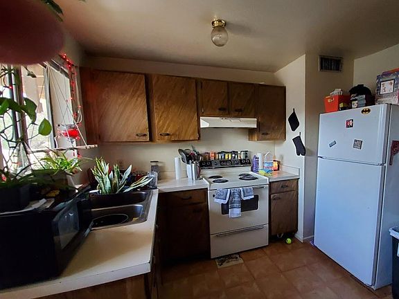 5th image of 10 E Mills Dr