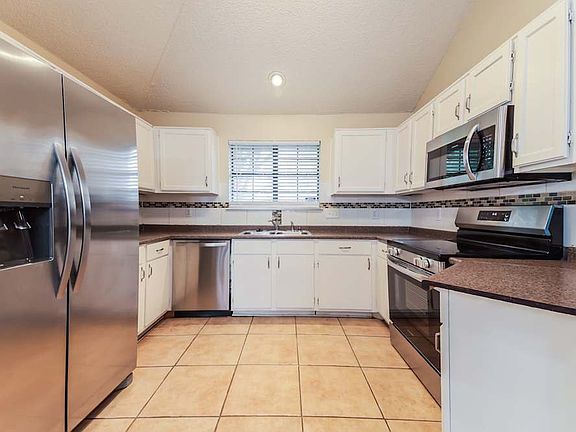 5th image of 2316 Lakeshore Ln #1