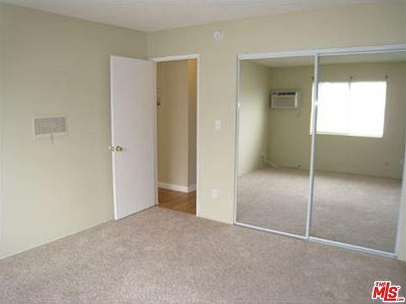 5th image of 18530 Hatteras St Unit 322