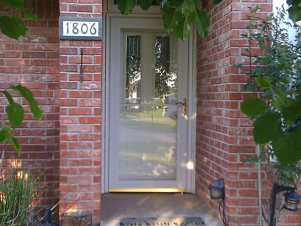 2nd image of 1806 Scott St
