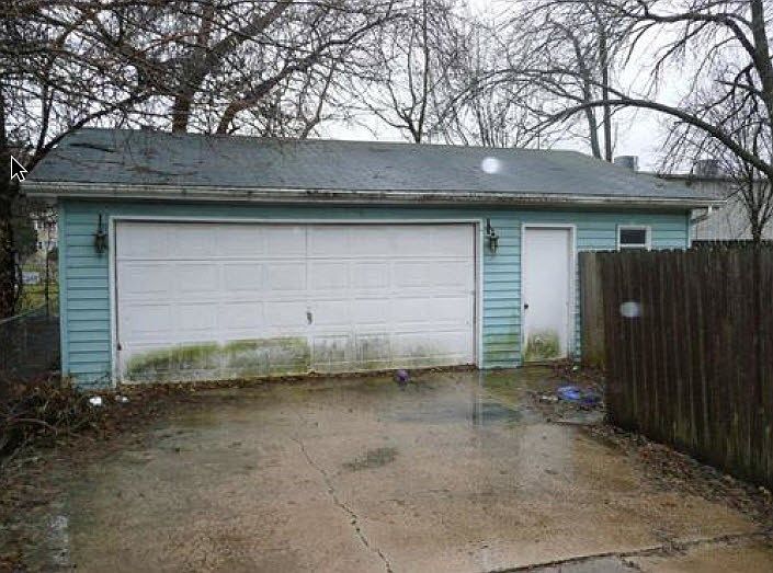 2nd image of 2414 Vernon St