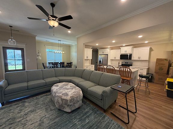 4th image of 93 Garrison Dr