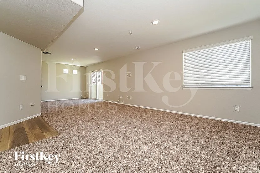 3 bed, 2.5 bath, 2300 sqft, $3,615 — Photo 3