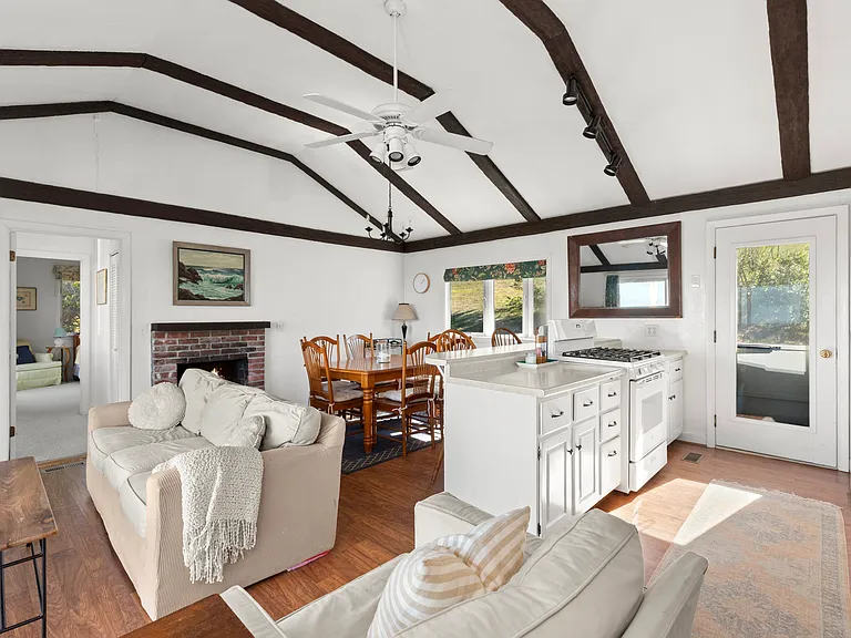Vaulted ceiling & fire place