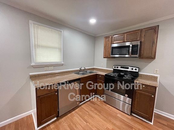 5th image of 410 Davis Heights Dr