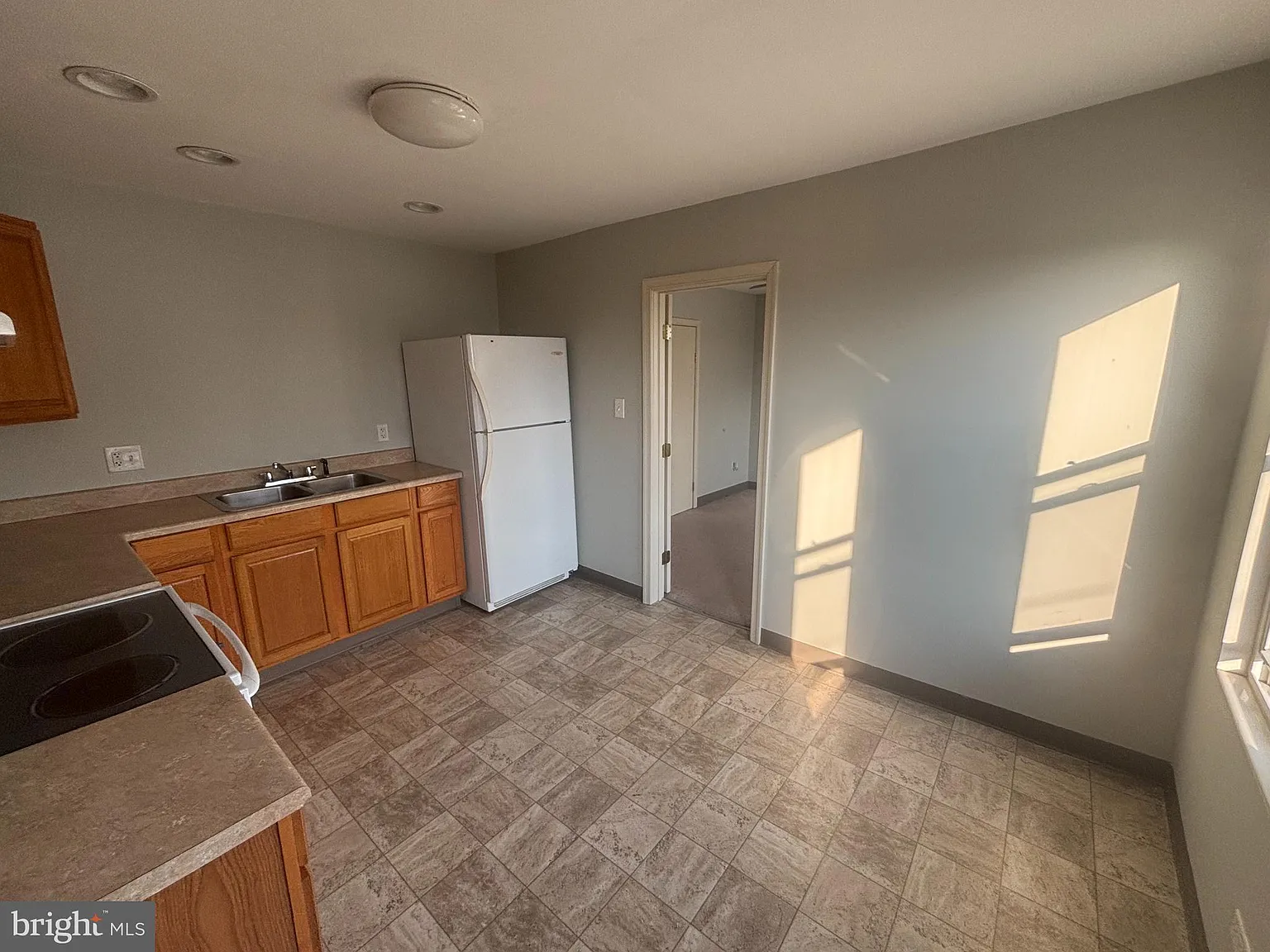 1 bed, 700 sqft, $995 — Photo 2