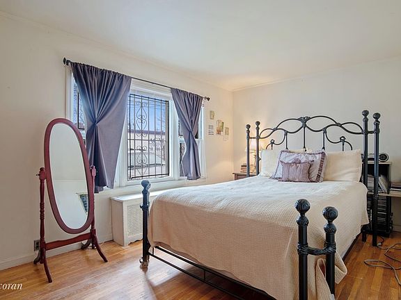 4th image of 5015 Avenue