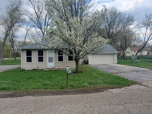 222 Willow Rd, Lakemoor, IL 60051