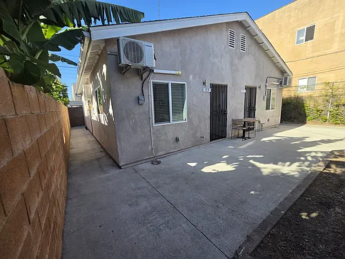 1715 W 64th St #1/4 Photo 1