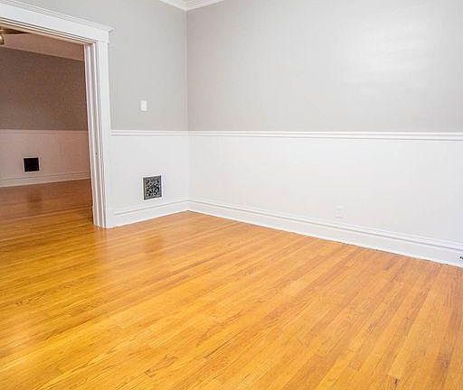 Living Room 4/4