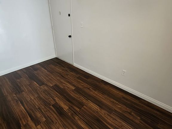 5th image of 2214 Carnegie Ln #G