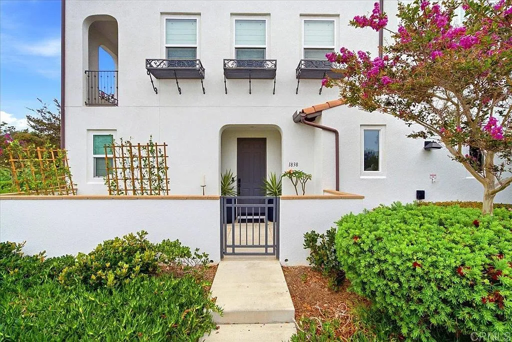 4 bed, 1883 sqft, $6,500 — Photo 1
