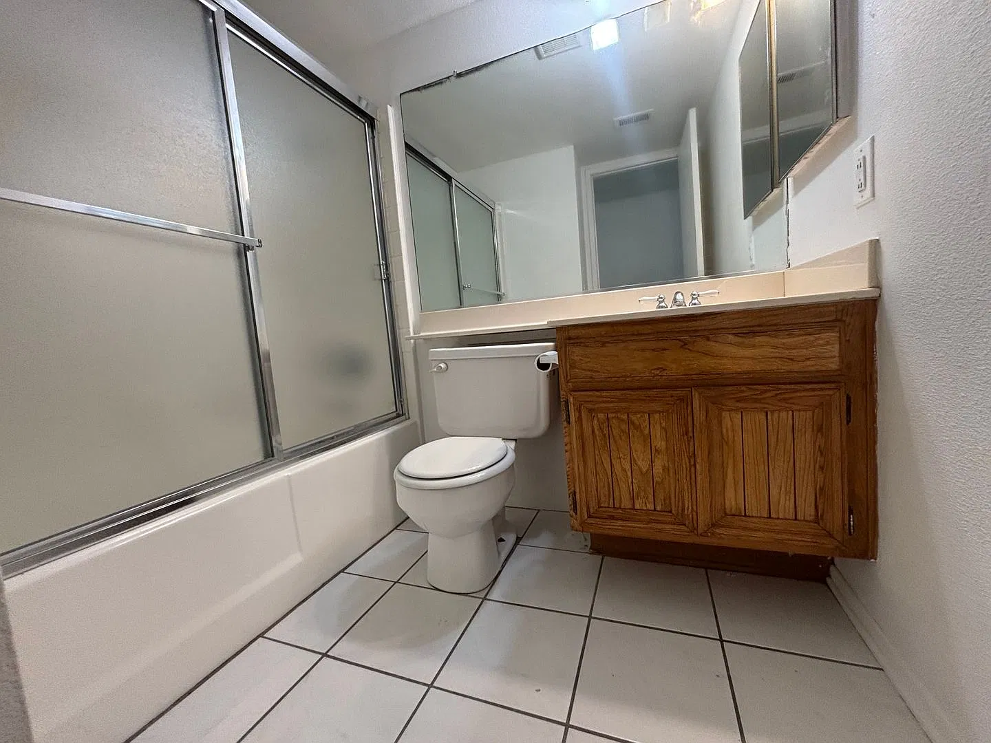 American Beauty Village 4-Bedroom Condo for Rent in Canyon Country! — Photo 4