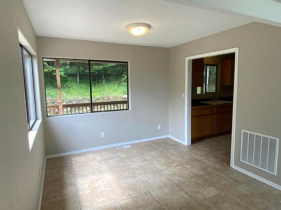 4th image of 165 Twin Lakes Dr #165
