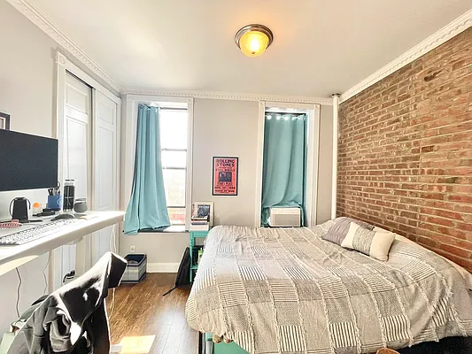Rented by Century 21 Premier  | media 8