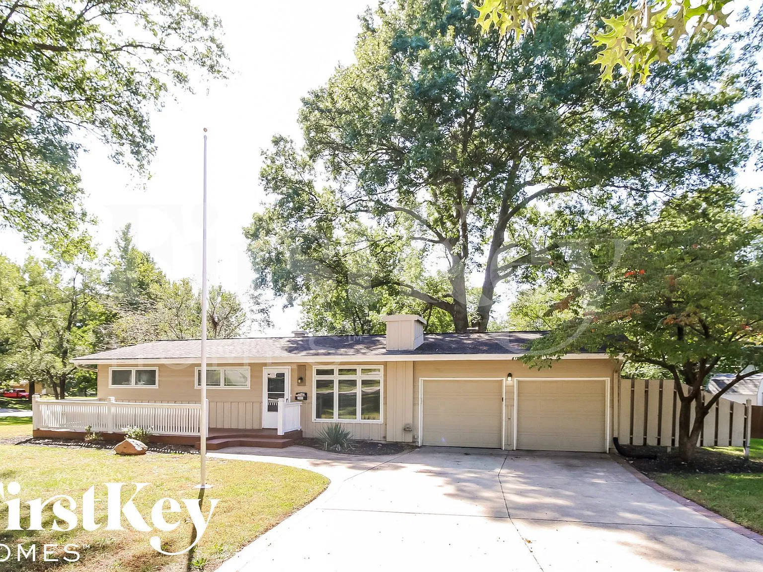 3 bed, 1.0 bath, 1536 sqft, $2,330 — Photo 2