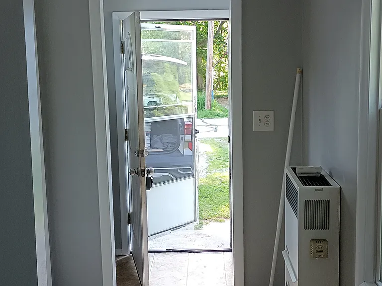 5554 Hillcrest Ave — Photo 3