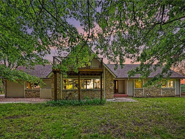 9899 NW Blair Ln, Gower, MO 64454