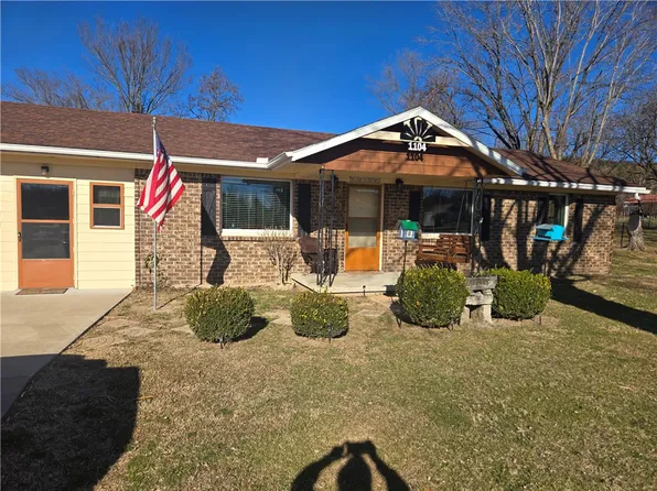 1104 E College Ave, Berryville, AR 72616