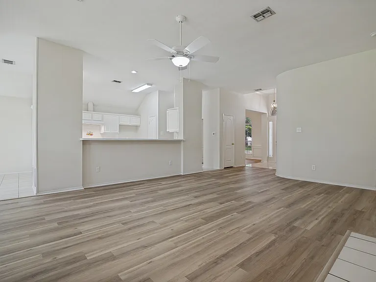 308 Sycamore Dr — Photo 8