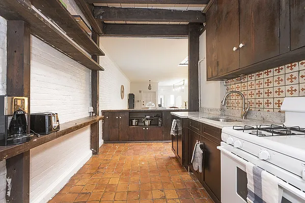 Rented by Gazal International Brokerage Group | media 27