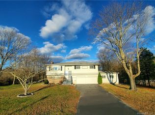 797 Old Colchester Rd, Uncasville, CT 06382