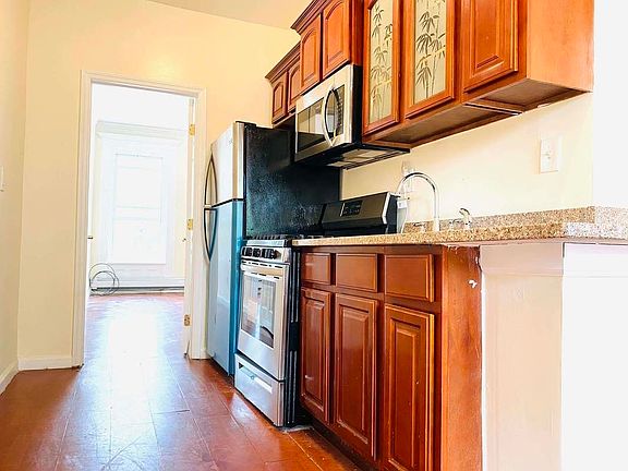 5th image of 872 Lafayette Ave #3