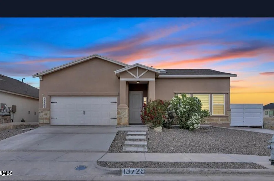 13729 Lago Vista Ave