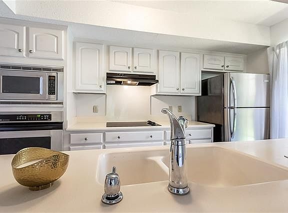 3rd image of 4 S Court Villa Dr
