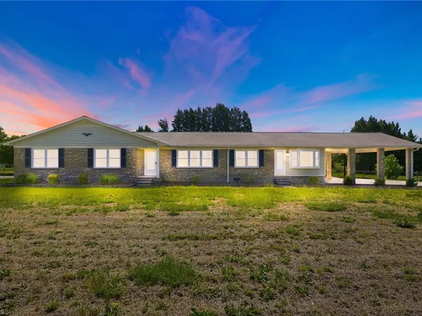 3402 Edgefield Rd, Greensboro, NC 27409