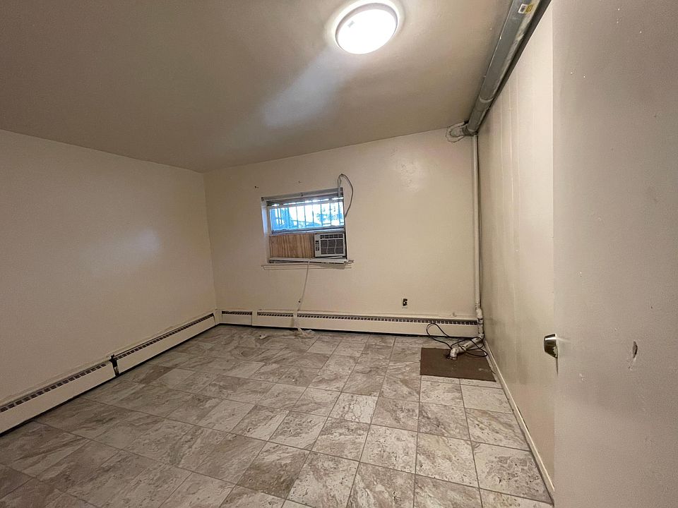 2nd image of 3866 Laconia Ave #1