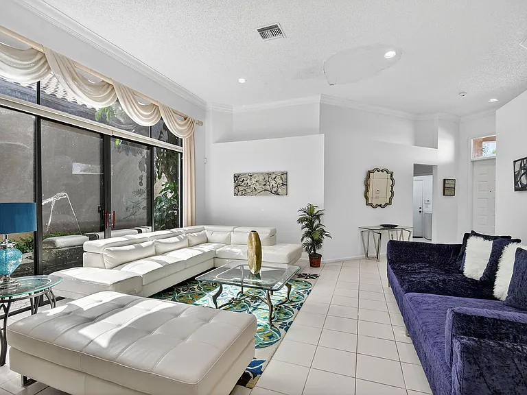 4553 Barclay Fair Way — Photo 9