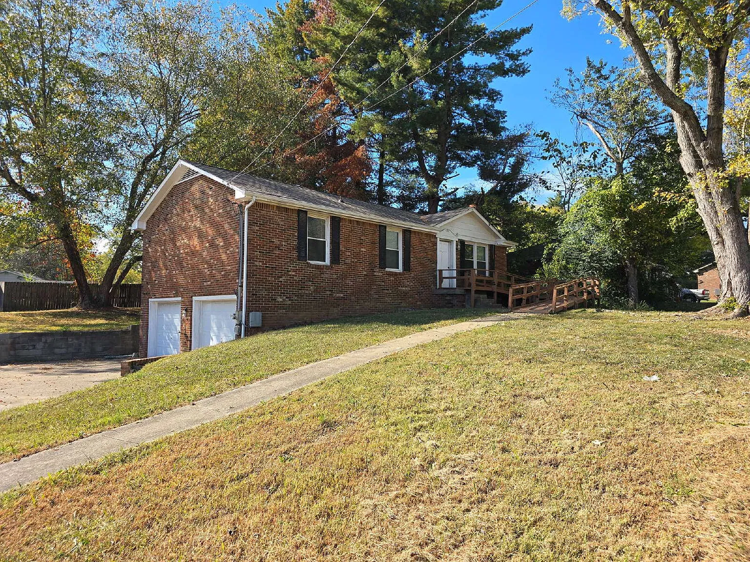 3 bed, 1.5 bath, 1820 sqft, $1,395 — Photo 1
