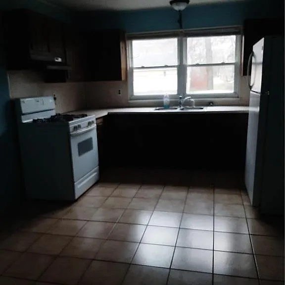 709 Line St #B — Photo 2