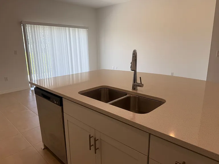 11820 Glenside Ter — Photo 10