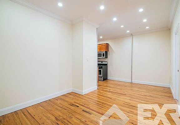 3rd image of 1131 President St Floor 4